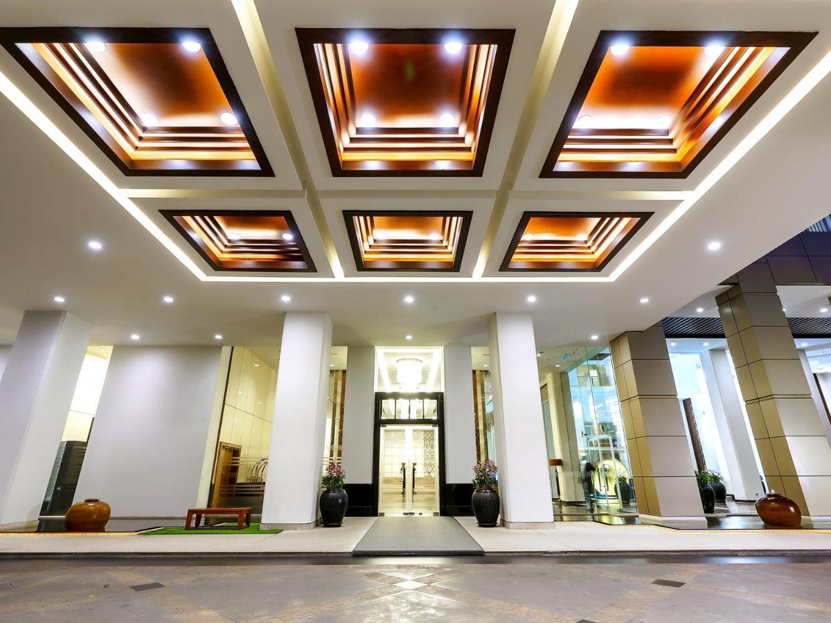 Grande Centre Point Ploenchit Ξενοδοχείο Μπανγκόκ Εξωτερικό φωτογραφία The lobby of the hotel
