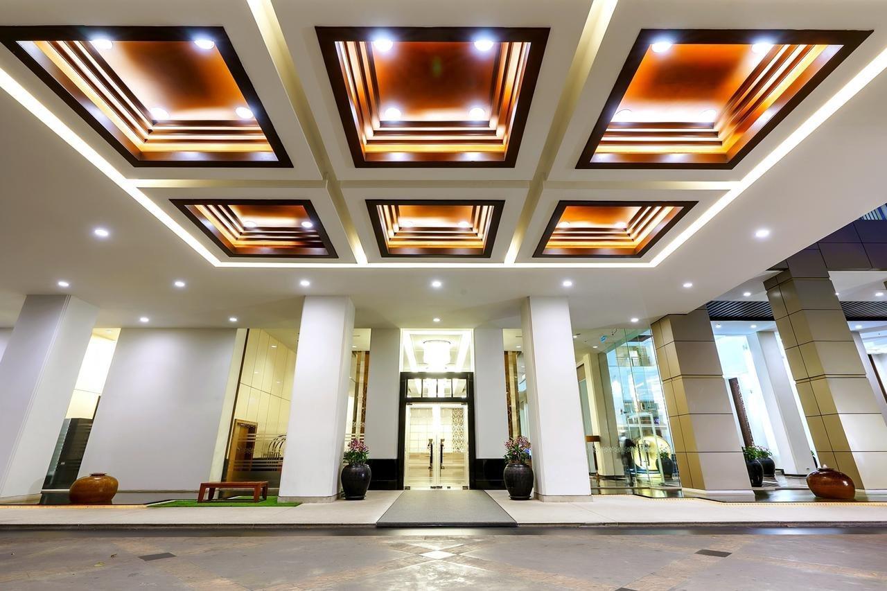 Grande Centre Point Ploenchit Ξενοδοχείο Μπανγκόκ Εξωτερικό φωτογραφία The lobby of the hotel