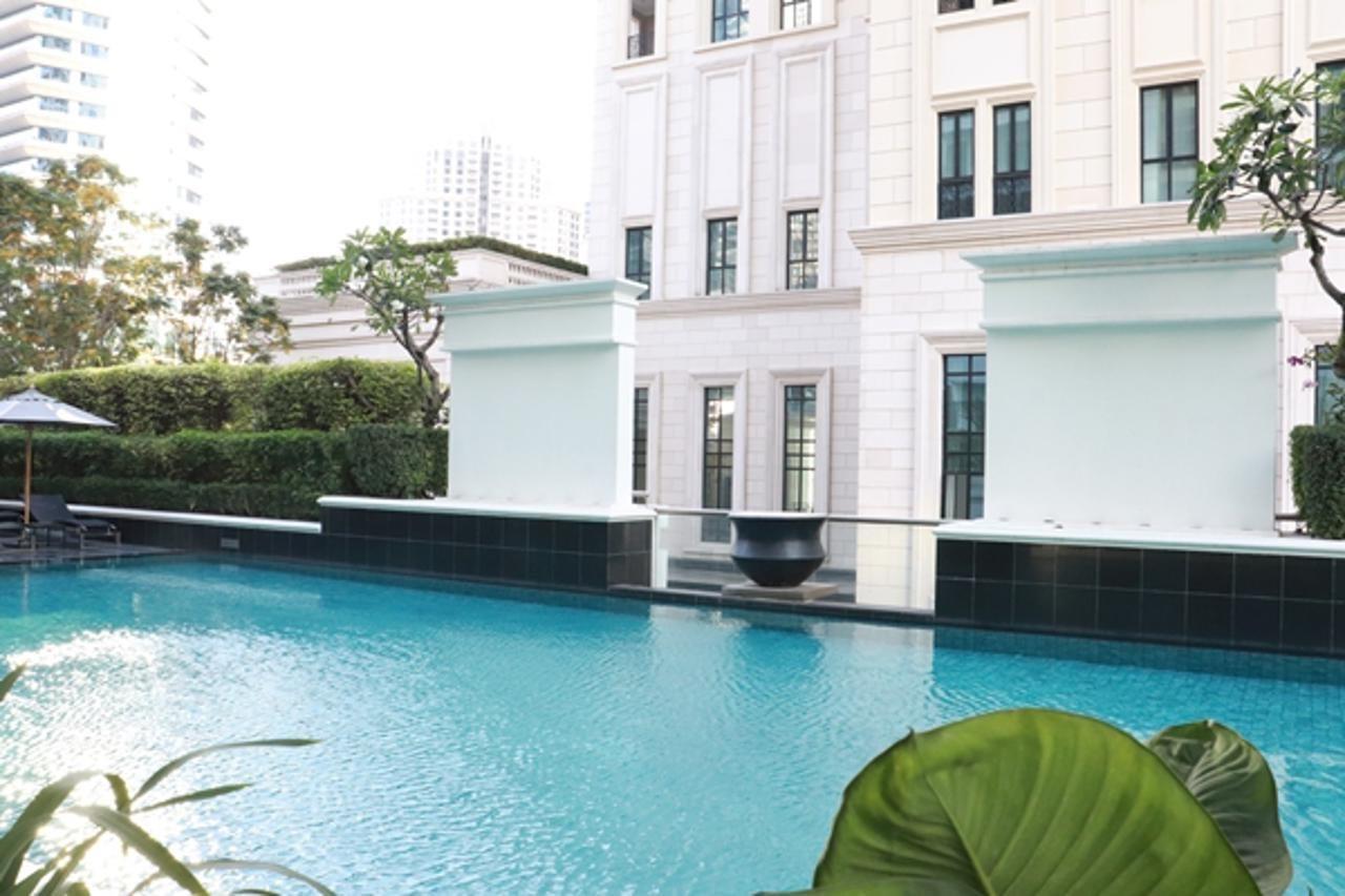 Grande Centre Point Ploenchit Ξενοδοχείο Μπανγκόκ Εξωτερικό φωτογραφία The pool at the hotel